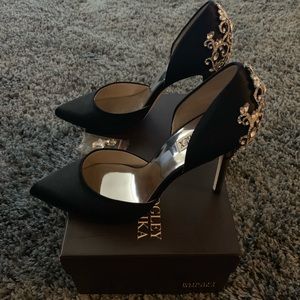 Badgley Mischka black bejeweled  pumps